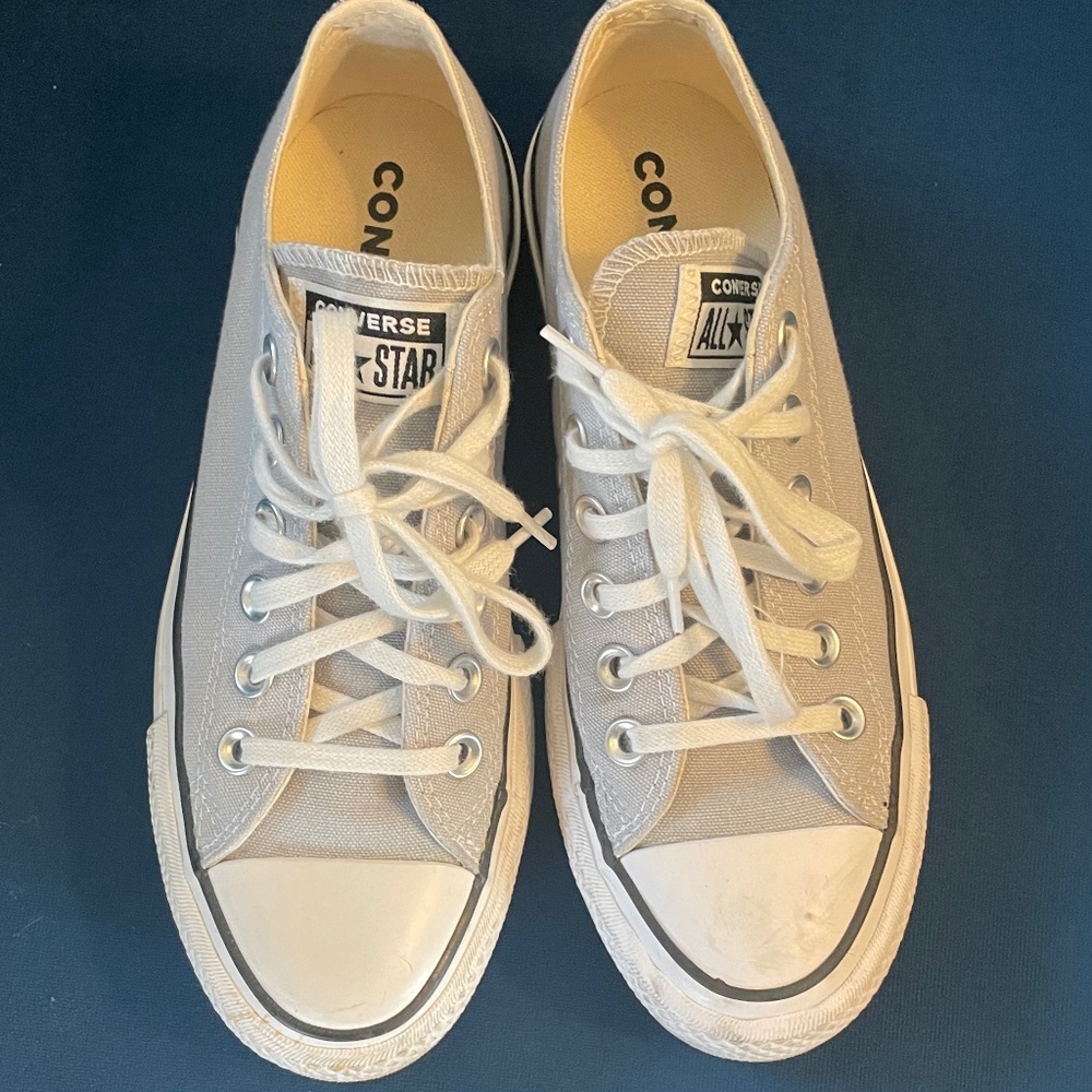 Grey size 6 women’s Converse low tops